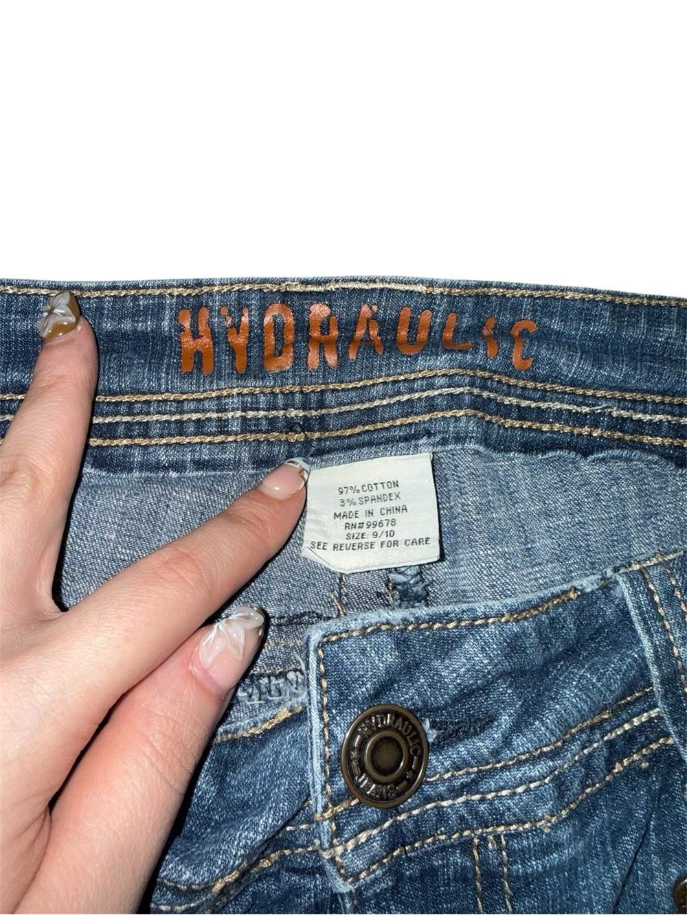 Hydraulic Y2K Capris - Picture 4 of 4
